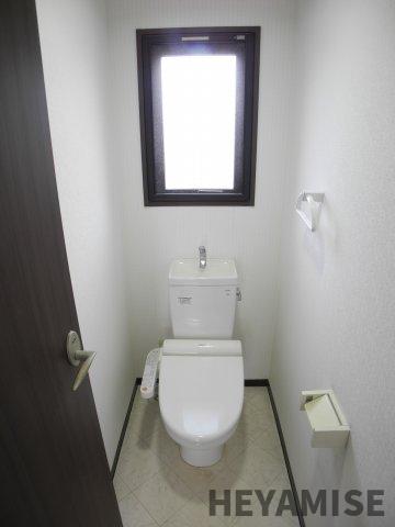 トイレ　※反転類似間取りのお部屋の写真です※