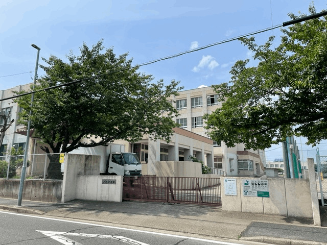 中学校　名古屋市立一色中学校（中学校）まで838m