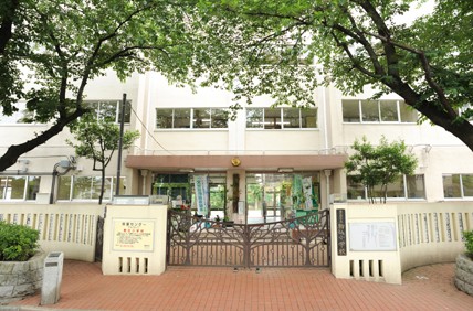 小学校　豊島区立 駒込小学校（小学校）まで556m