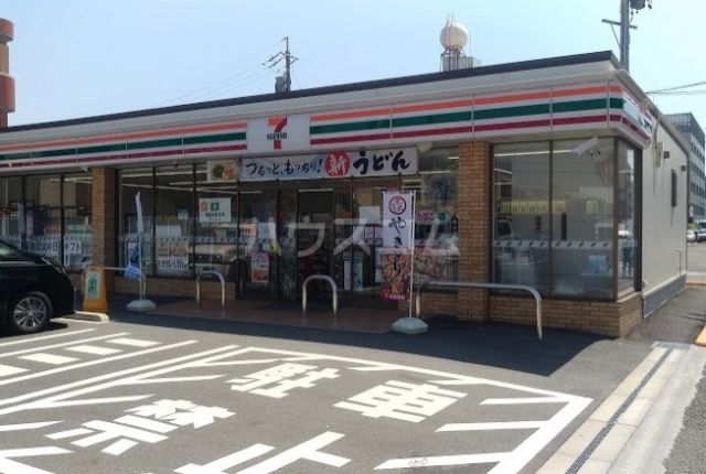 コンビニ　セブンイレブン 四日市久保田2丁目店（コンビニ）まで661m