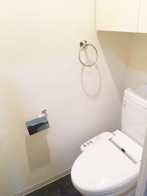 トイレ　別タイプの室内参考写真です