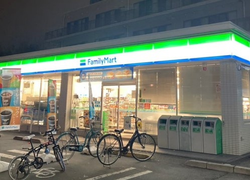 コンビニ　ファミリーマート 練馬豊中通り店（コンビニ）まで122m