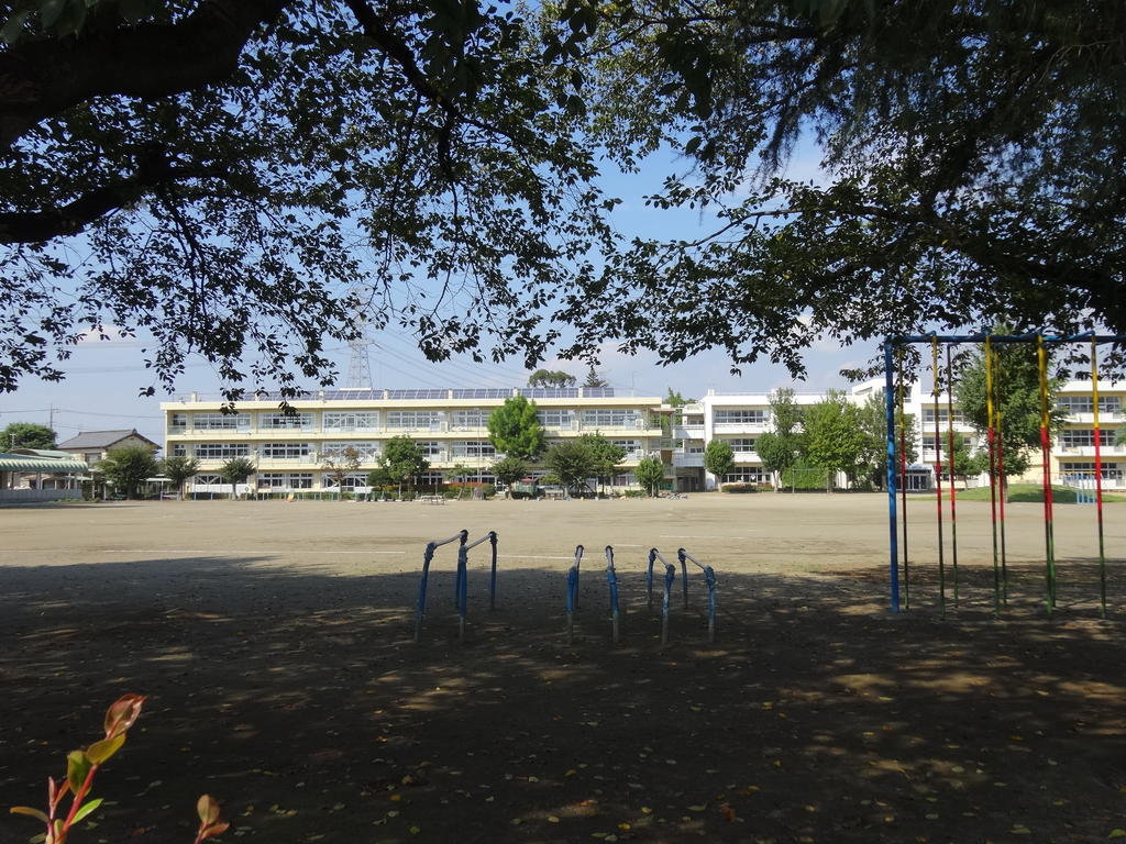 小学校　太田市立強戸小学校（小学校）まで741m