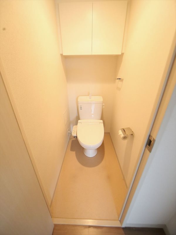 トイレ　温水暖房洗浄便座付き