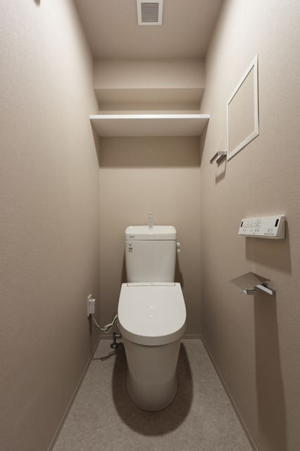 トイレ　※写真は同タイプ住戸です。