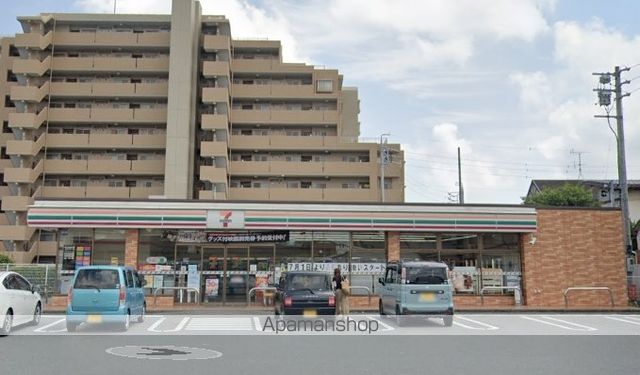 コンビニ　セブンイレブン（コンビニ）まで871m