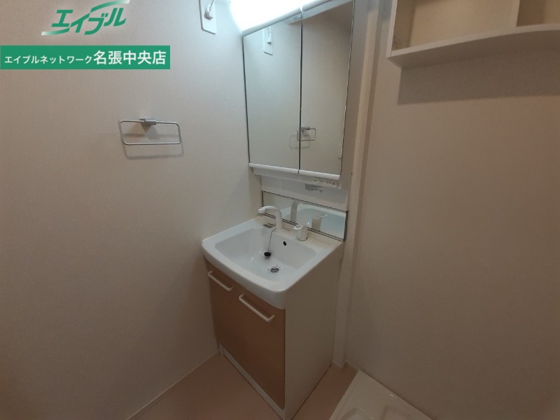 洗面設備　反転タイプ参考写真