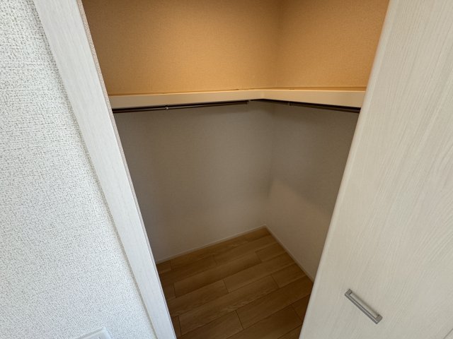 収納　ウォークインクローゼット（同型タイプ）