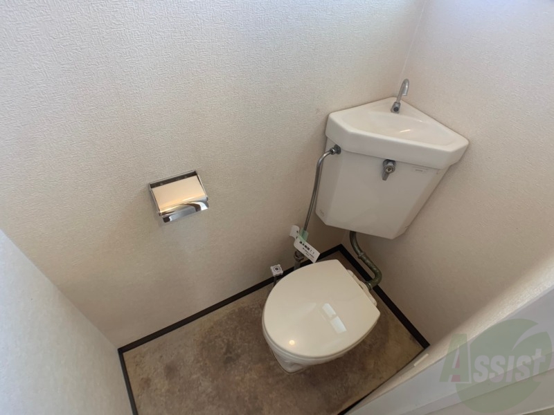 トイレ　こちらはトイレです。清潔感があり、安心して使用できます。