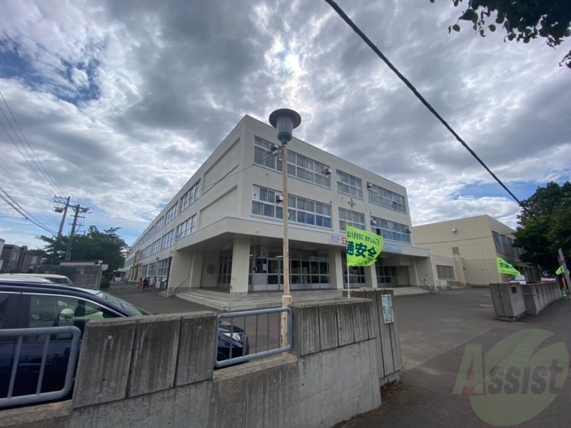 小学校　札幌市立光陽小学校（小学校）まで814m