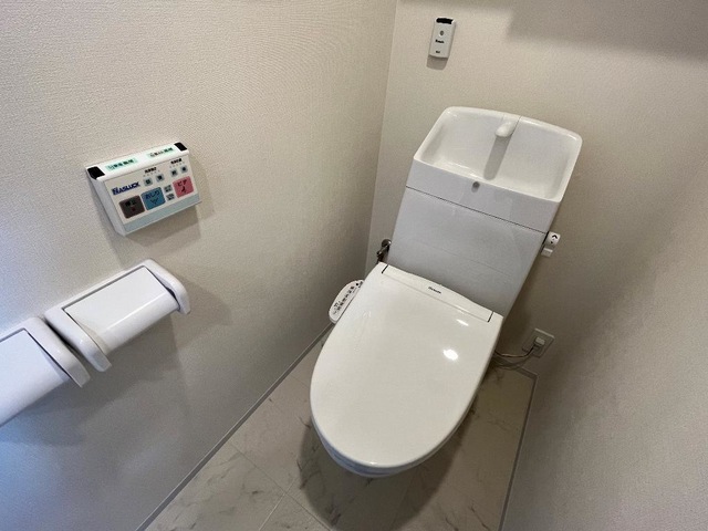 ＪＲ武蔵野線 東浦和駅 徒歩26分 3階建 築10年のトイレ写真