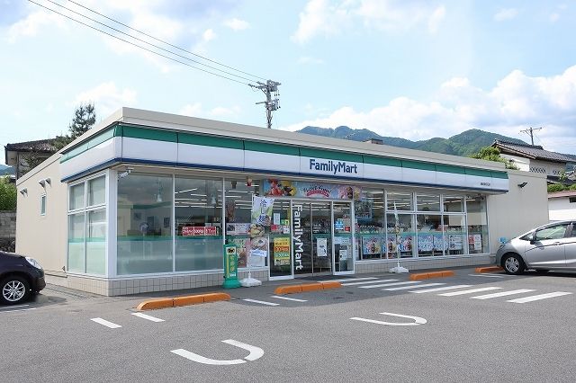 コンビニ　ファミリーマート（コンビニ）まで450m