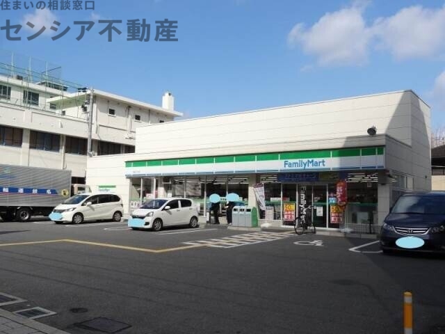 コンビニ　ファミリーマート新森二丁目店（コンビニ）まで298m
