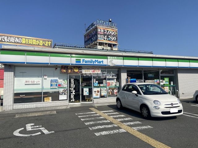 コンビニ　ファミリーマート 東大阪横小路店（コンビニ）まで371m