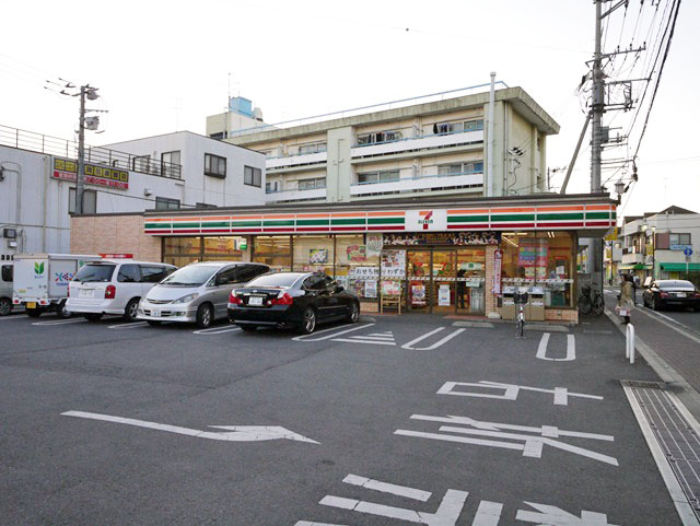 コンビニ　セブンイレブン富士見鶴馬西店（コンビニ）まで651m