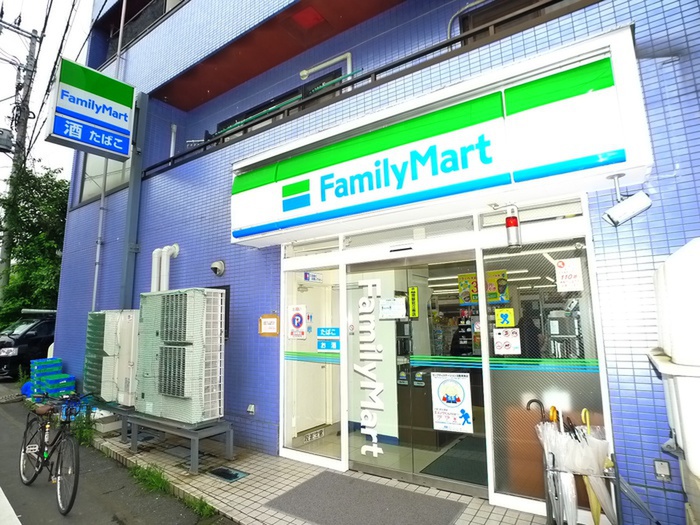 コンビニ　ファミリーマート（コンビニ）まで374m