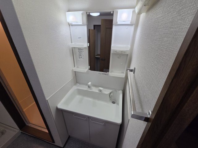 洗面設備　スペースが確保できる洗面所です