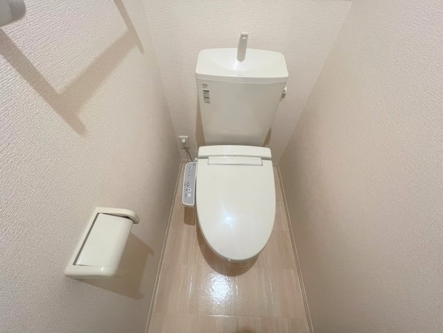 トイレ　綺麗なトイレにはウォシュレット標準装備です。