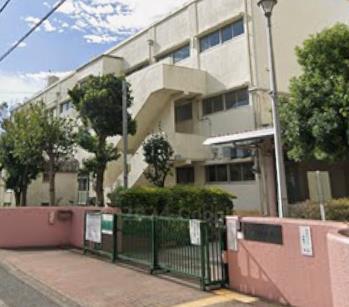 小学校　横浜市立大綱小学校（小学校）まで297m