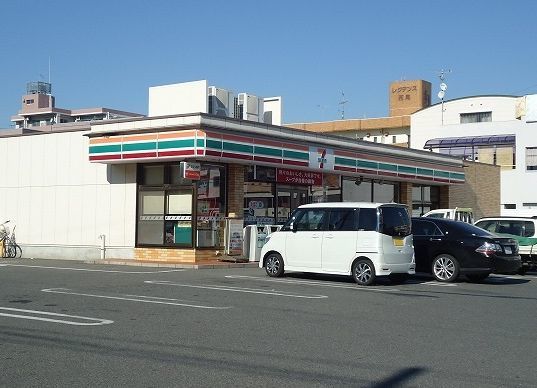 コンビニ　セブンイレブン西尾口東町店（コンビニ）まで600m