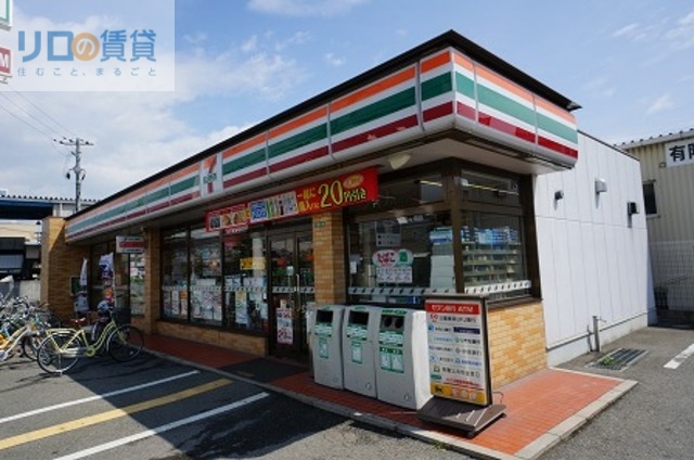 コンビニ　セブンイレブン川西下加茂1丁目店（コンビニ）まで274m