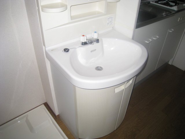 洗面設備　同物件別号室のものです。