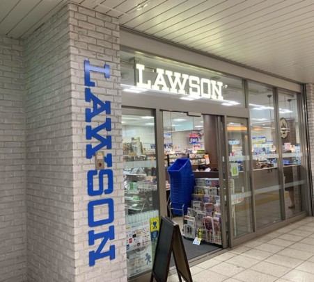 コンビニ　ローソン新富町メトロピア店（コンビニ）まで199m