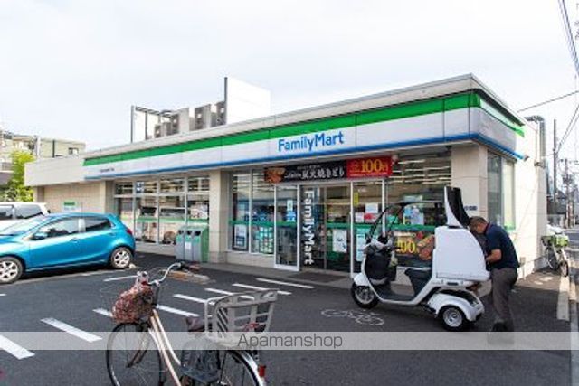 コンビニ　ファミリーマート（コンビニ）まで183m