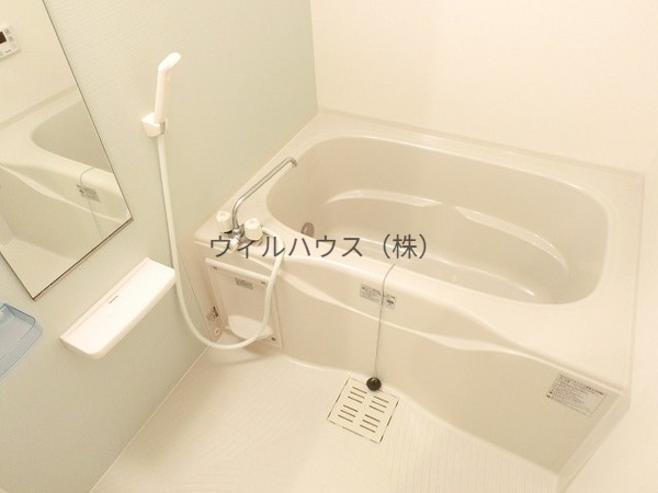 バス・シャワールーム　浴室乾燥機、追い焚き機能付きバス！