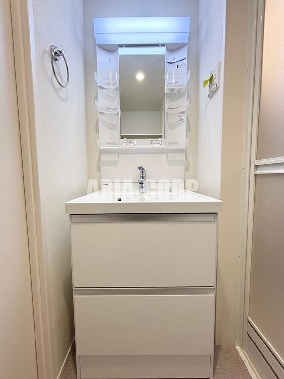 洗面設備　ゆとりある脱衣所スペース！