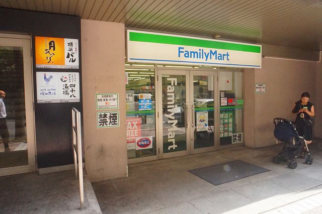 コンビニ　ファミリーマート（コンビニ）まで723m