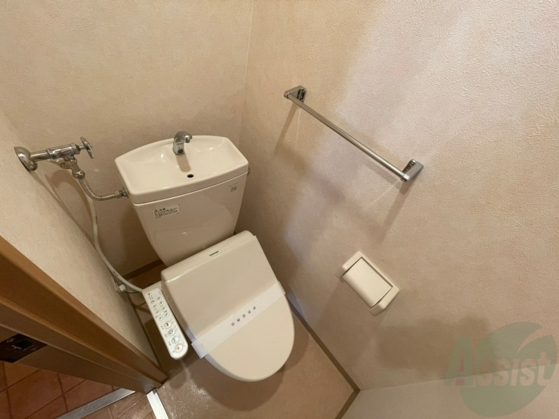 トイレ　ウォシュレットがついたトイレです。安心して使用できますね。