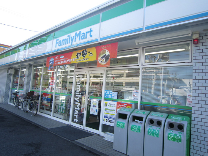 コンビニ　ファミリーマート（コンビニ）まで88m