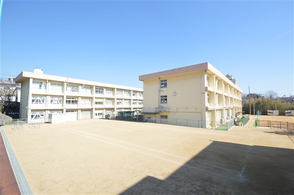 小学校　神戸市立多聞台小学校（小学校）まで32m
