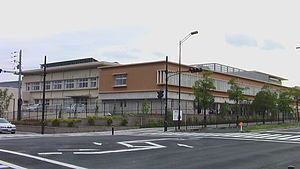 小学校　和泉市立青葉はつが野小学校（小学校）まで786m