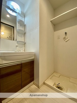 LEAD IN AIS鹿大前の内装写真