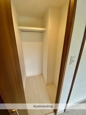 LEAD IN AIS鹿大前の内装写真