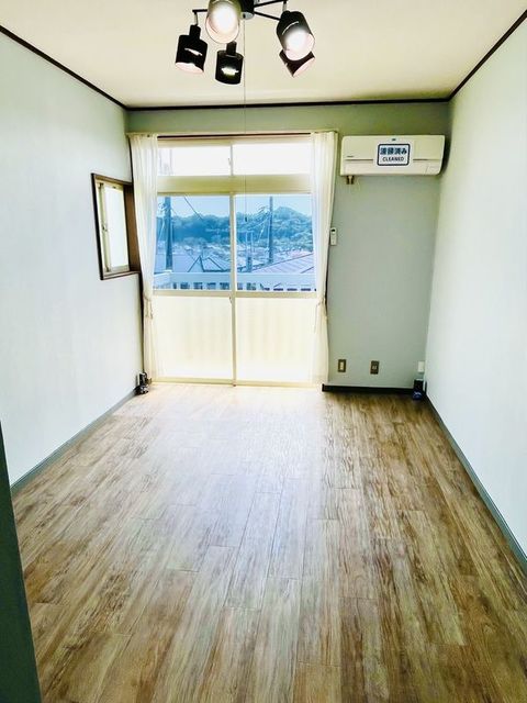 寒川山手ハイツの居間写真