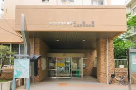 図書館　千代田区立四番町図書館（図書館）まで378m
