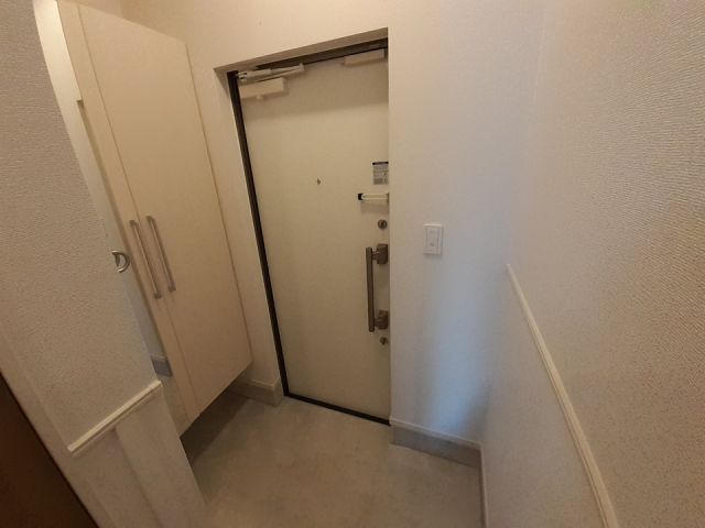ＪＲ阪和線 津久野駅 徒歩8分 3階建 築4年の玄関写真