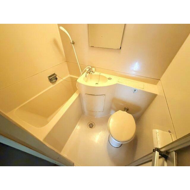 トイレ　お掃除のしやすいユニットタイプ※クリーニング前の写真です