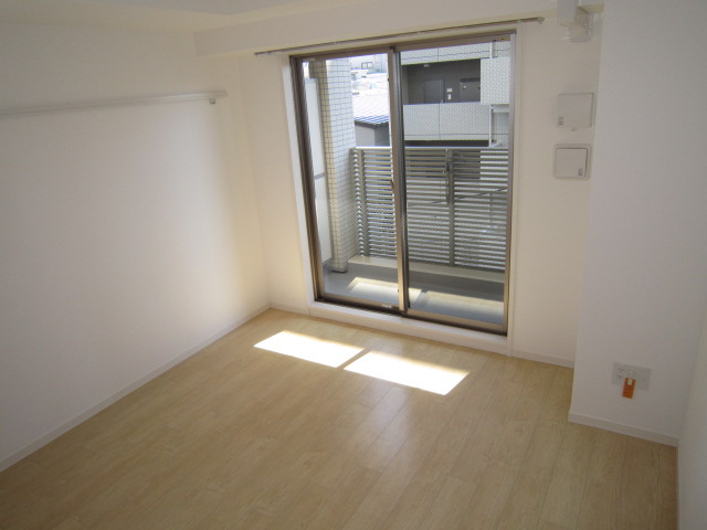 HOUSE PLUS ONEの居間写真
