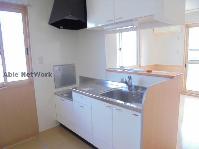 キッチン　※同物件別部屋の写真です。