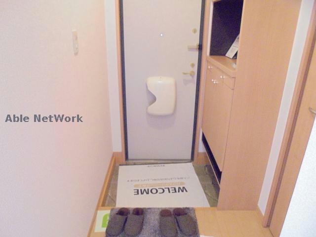玄関　※同物件別部屋の写真です。