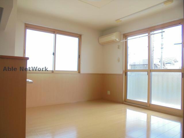 居室・リビング　※同物件別部屋の写真です。