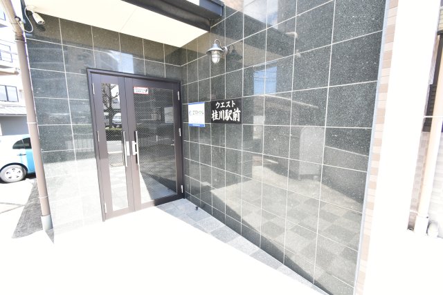 ウエスト桂川駅前の外観写真
