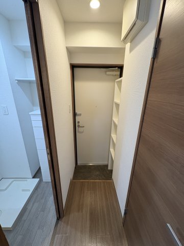 ウエスト桂川駅前の玄関写真