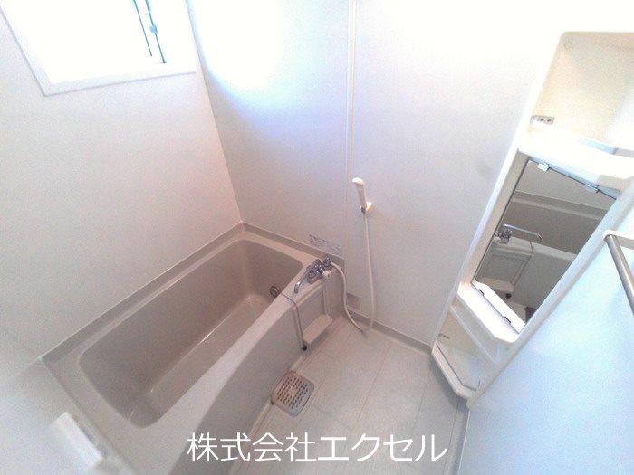 バス・シャワールーム　嬉しい追い焚き機能付きです。