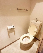 京王線 笹塚駅 徒歩4分 13階建 築24年のトイレ写真