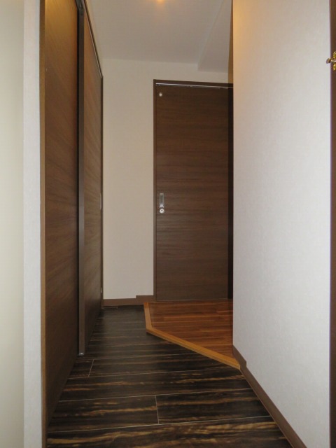 玄関　明るい玄関がお出迎えです☆